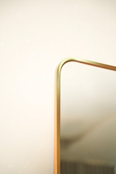 rounded corner mirror