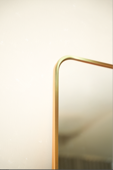 Brisa rounded corner mirror